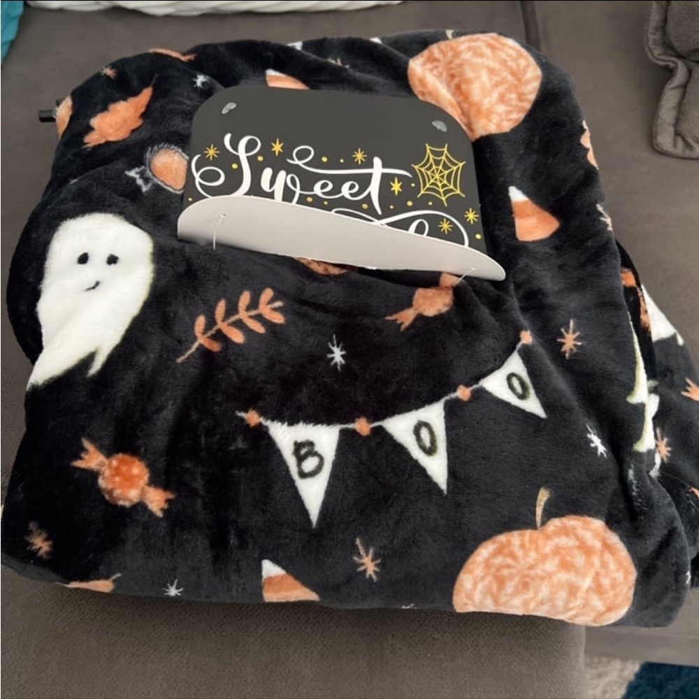 Spooky halloween blanket